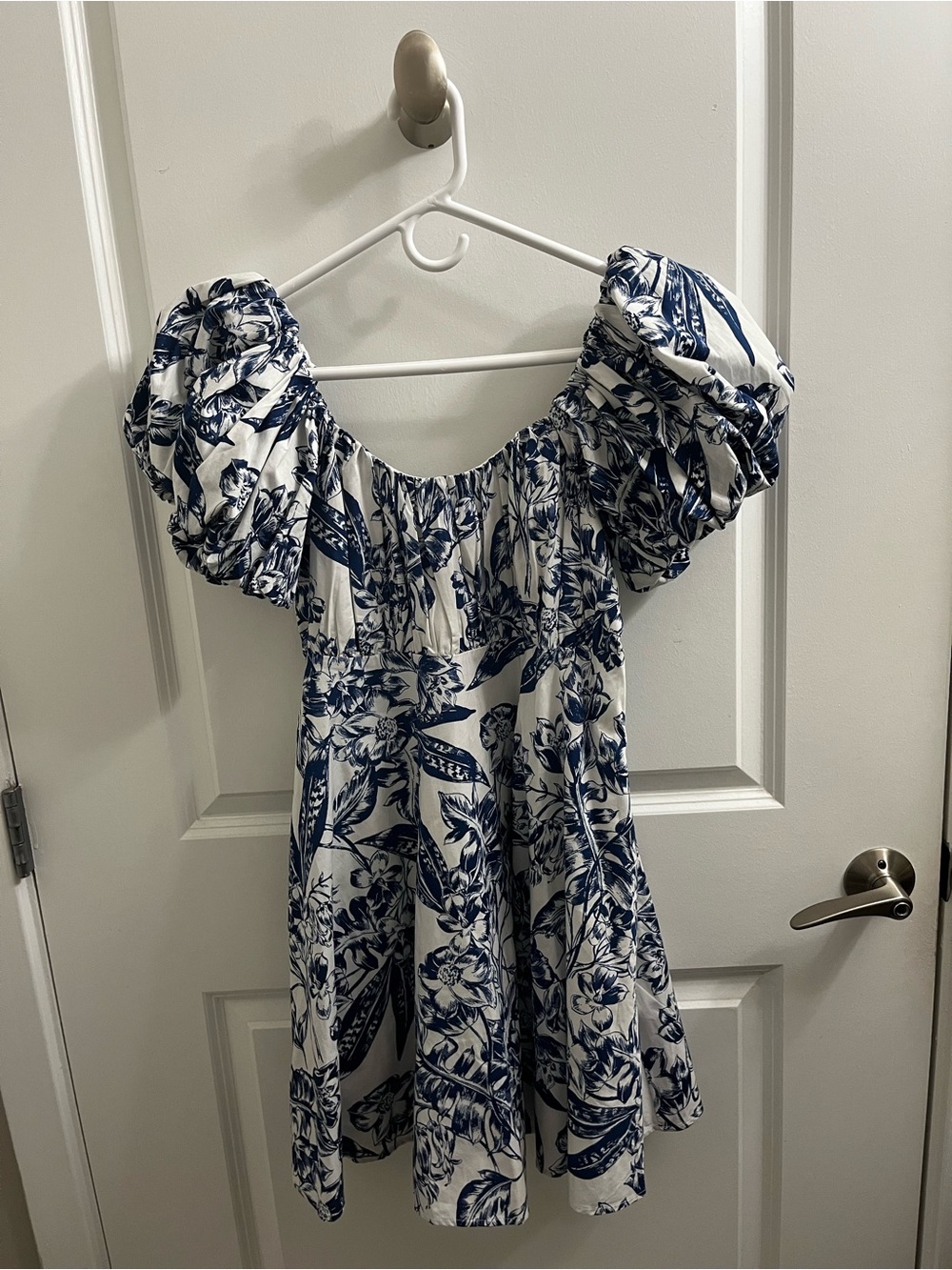 Abercrombie Women’s Blue Floral Puff-Sleeve Dress - Picture 3 of 3